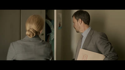 Miss.Violence.2013.Il giorno del suo compleanno, la giovane Angeliki si toglie la vita gettandosi dal balcone di casa. La famiglia fa di tutto per superare in fretta l'accaduto